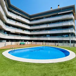 fenals-beach-lux-apartments-with-swimming-pool.topcostabravahotels.com/